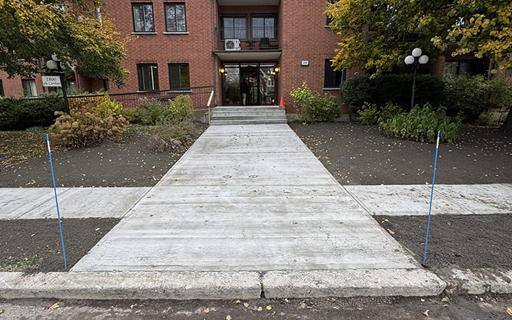 Coffrage de trottoir de béton