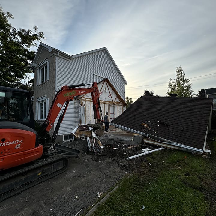 Démolition d'un bâtiment.